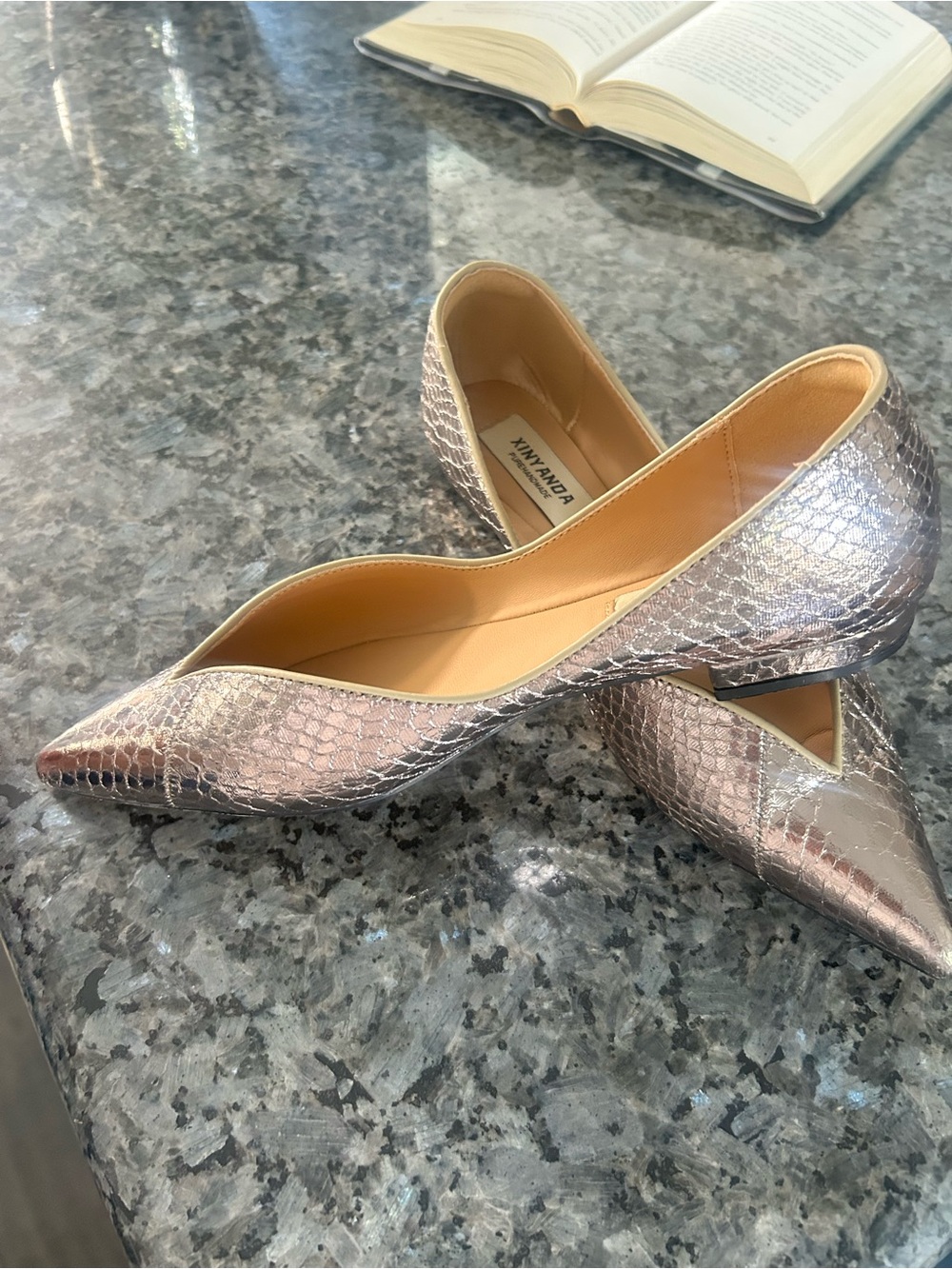 Pointed Toe Metallic Snake-Embossed Women’s Flats - Rose Gold Sz 7